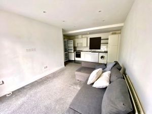 LOUNGE / KITCHEN- click for photo gallery